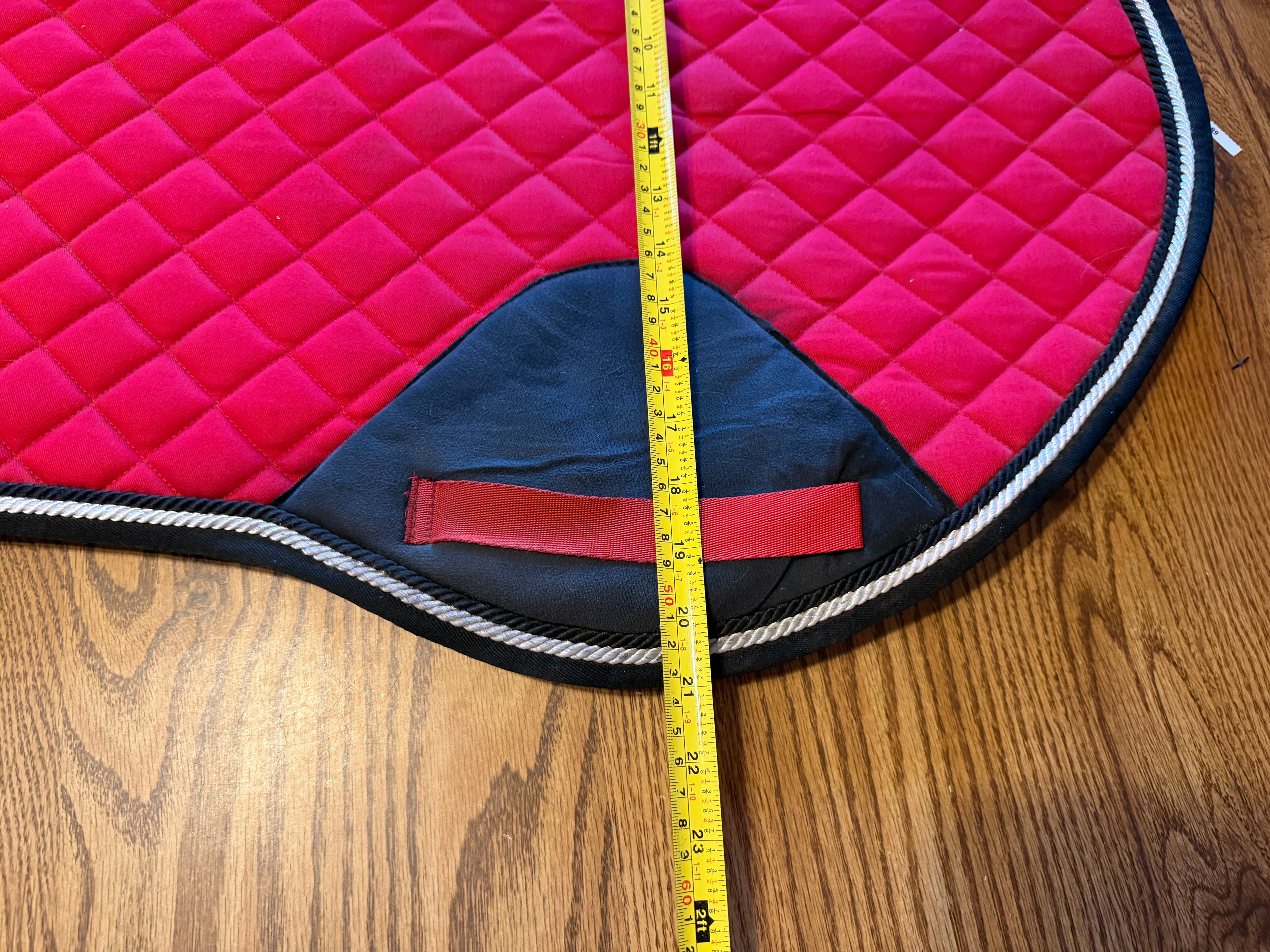 Professional equine close contact red pad