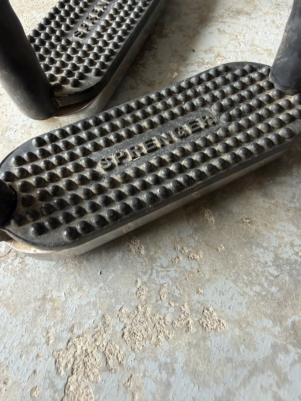 4.5" Herm Sprenger stirrup irons offset