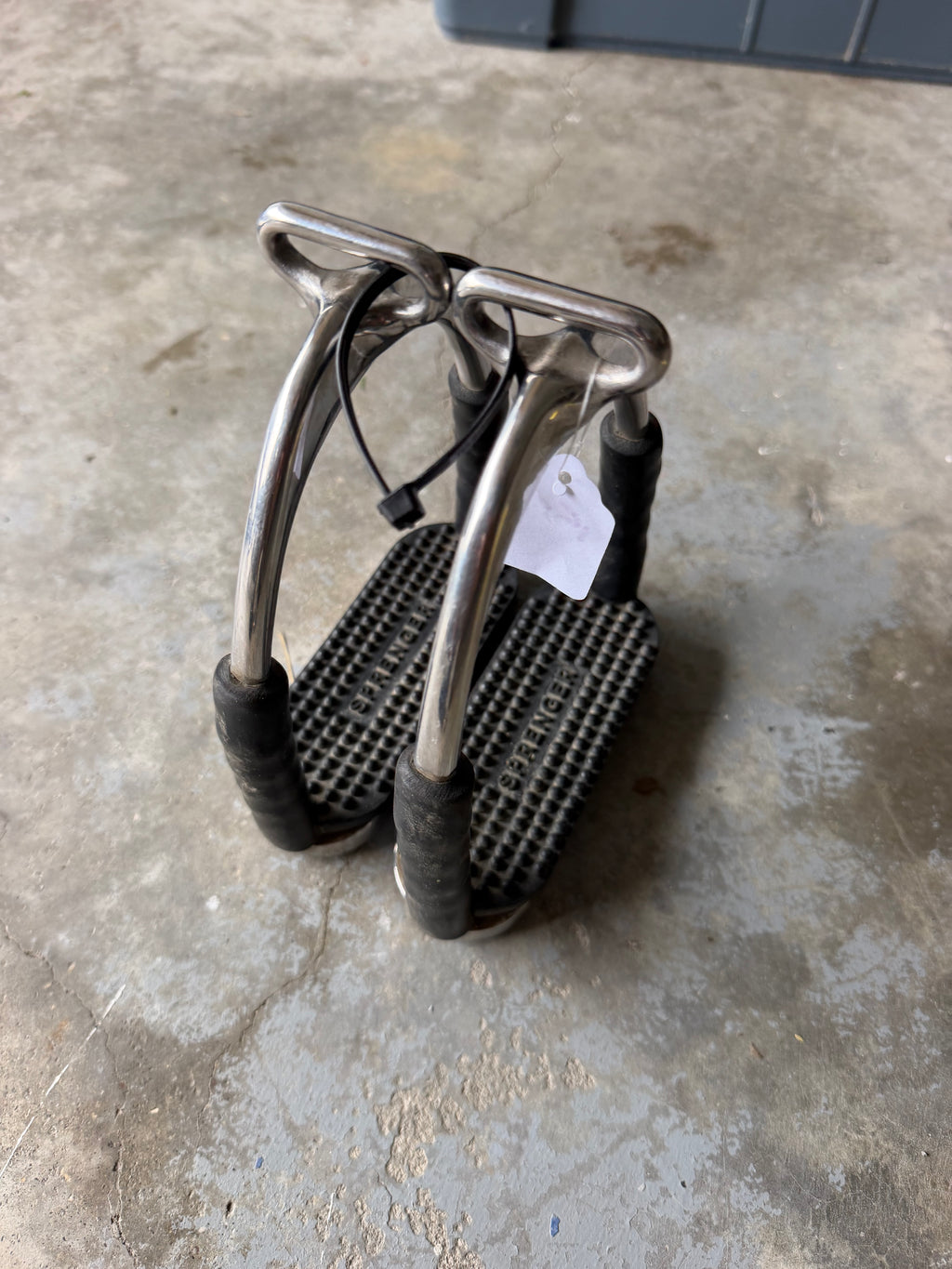 4.5" Herm Sprenger stirrup irons offset