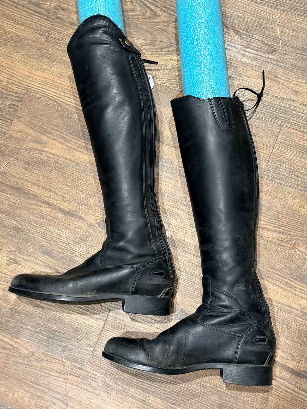 Ariat 7.5 XS dress boots