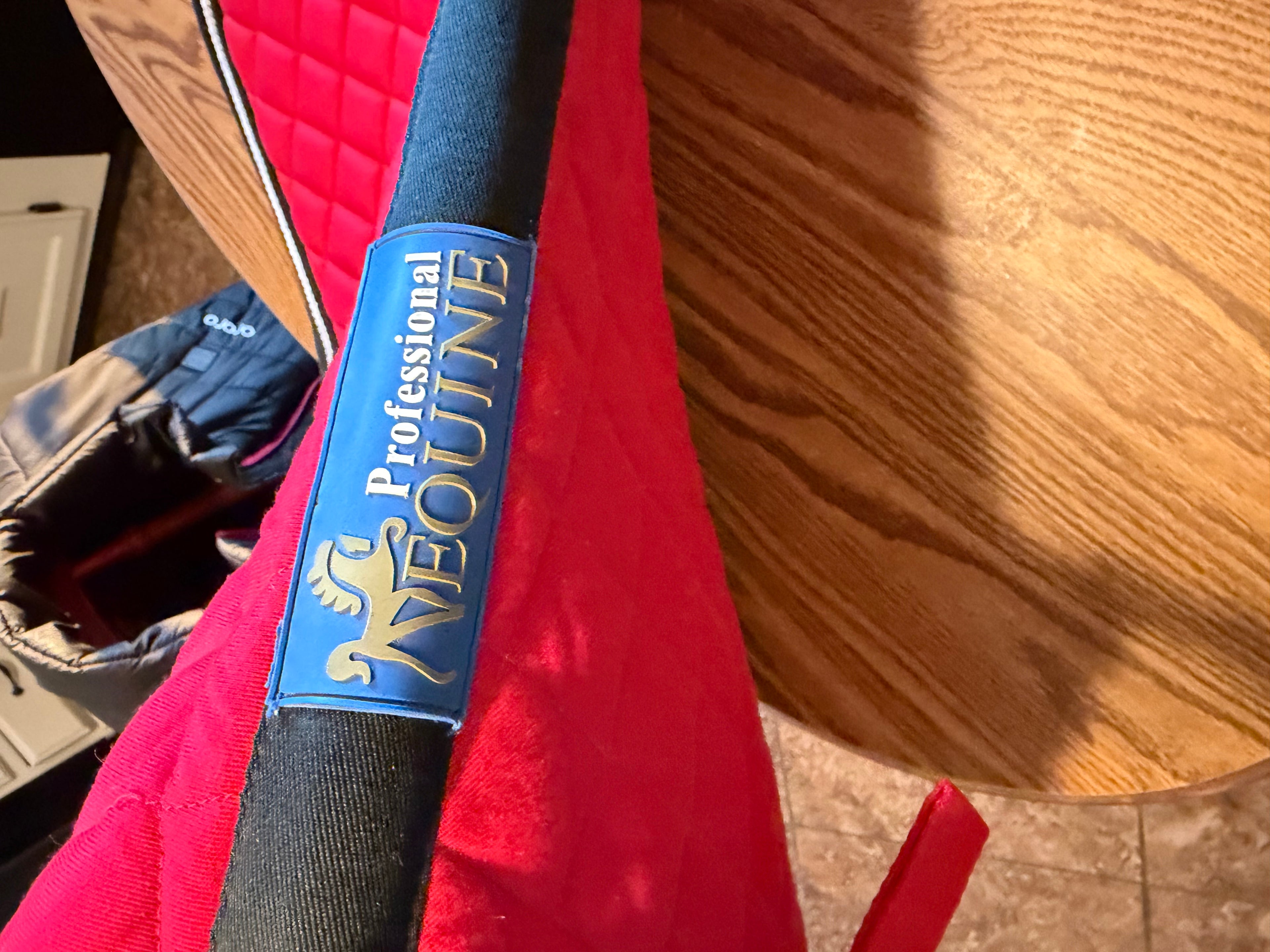 Professional equine close contact red pad