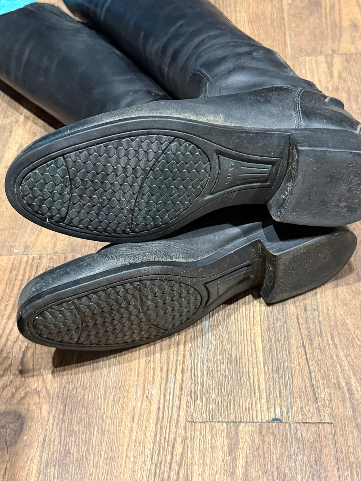 Ariat 7.5 XS dress boots
