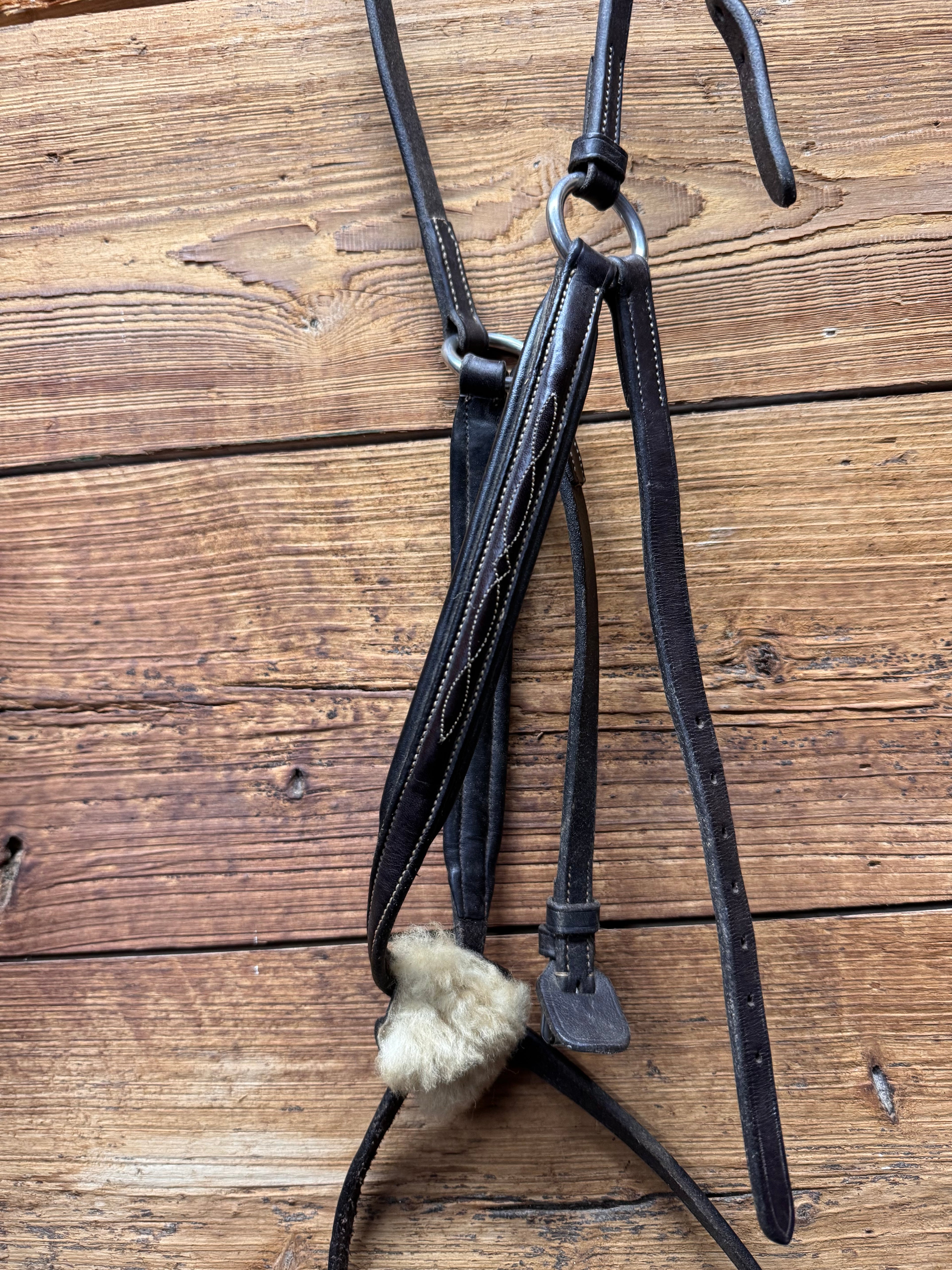 Brown leather figure 8 noseband fancy stitched