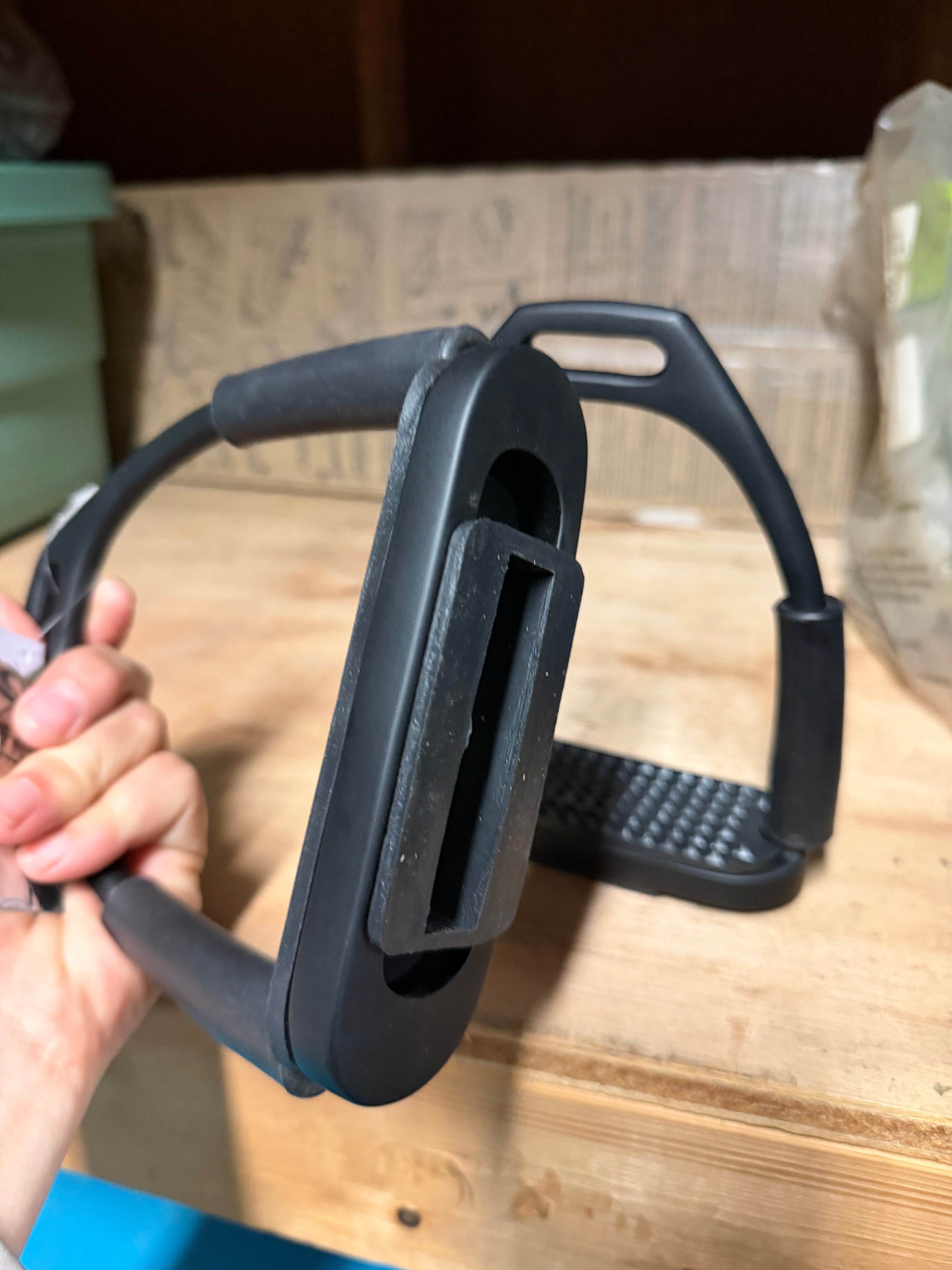 4.75" Perri’s stirrups flexi irons black