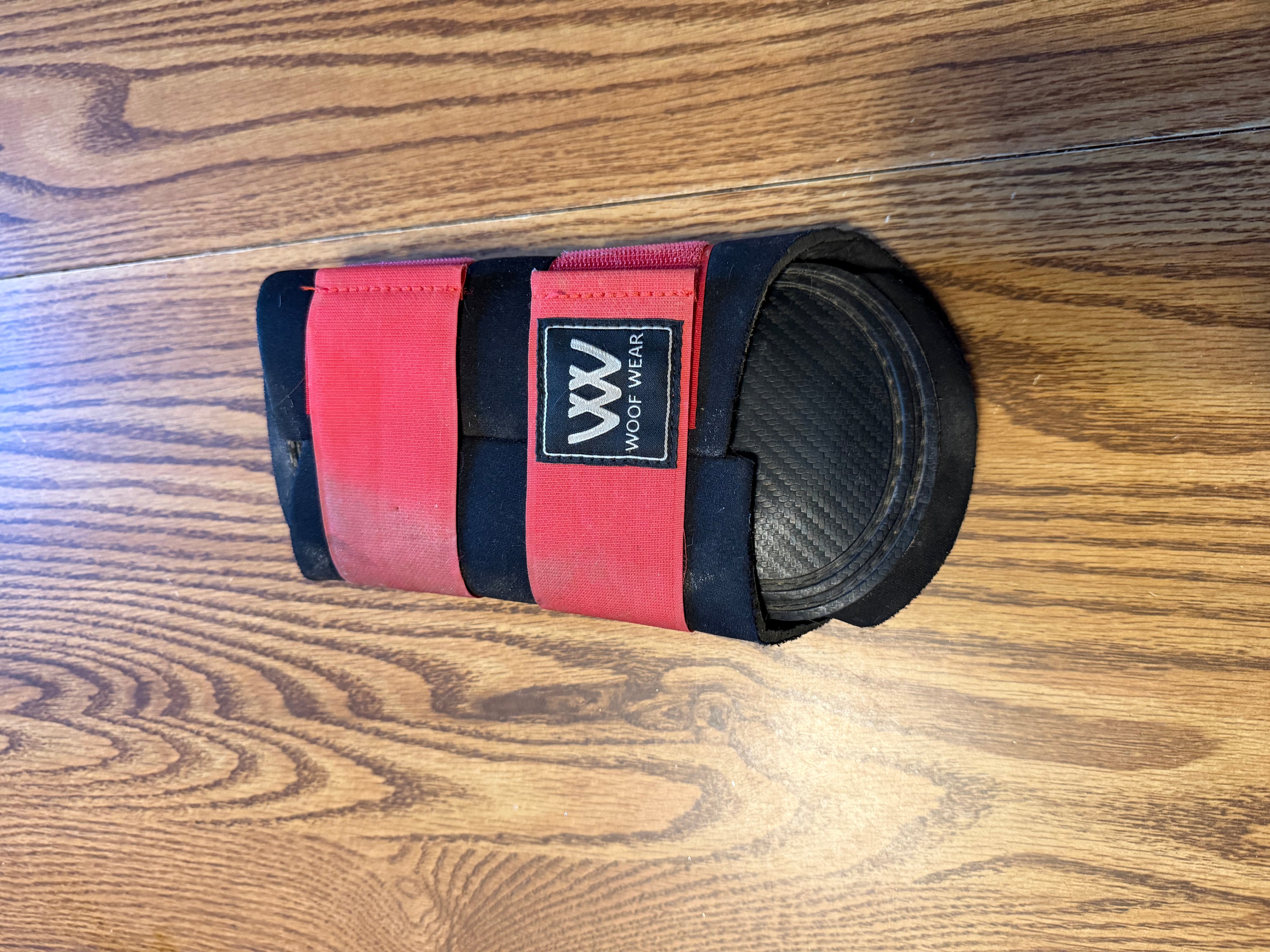 Woof wear medium red