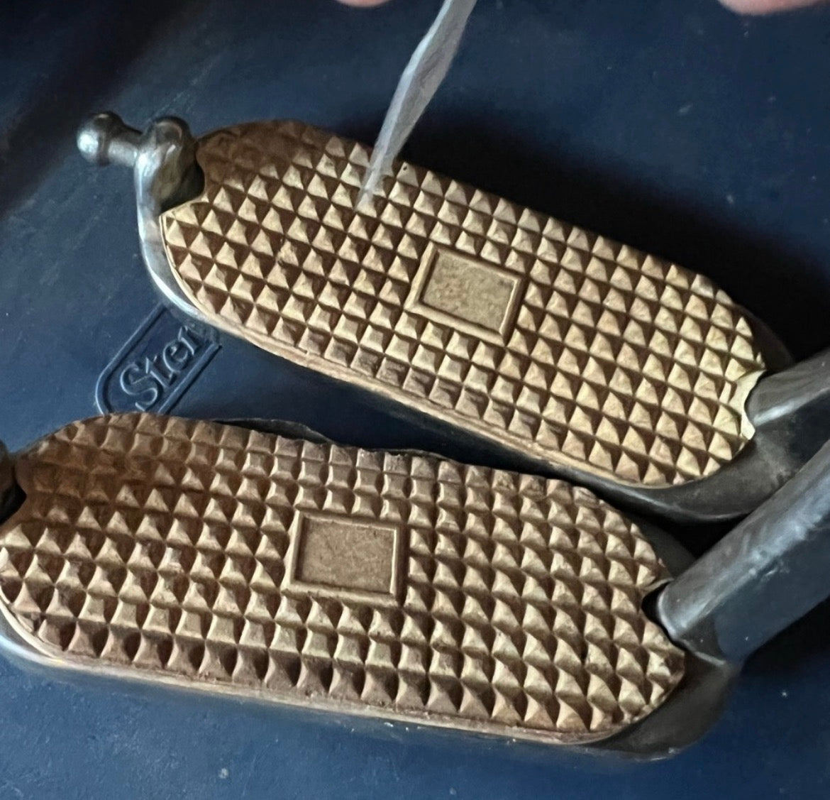 4.5” peacock stirrup irons