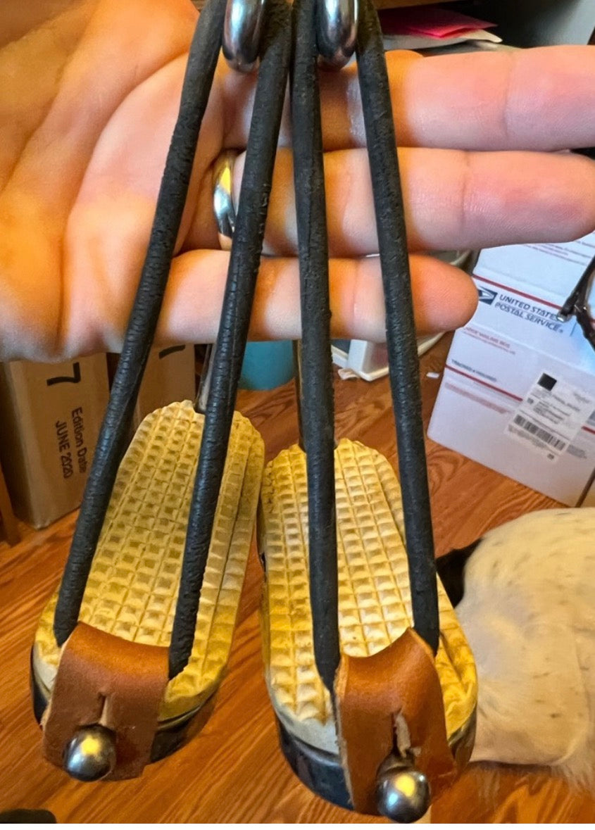 4.75” peacock stirrup irons