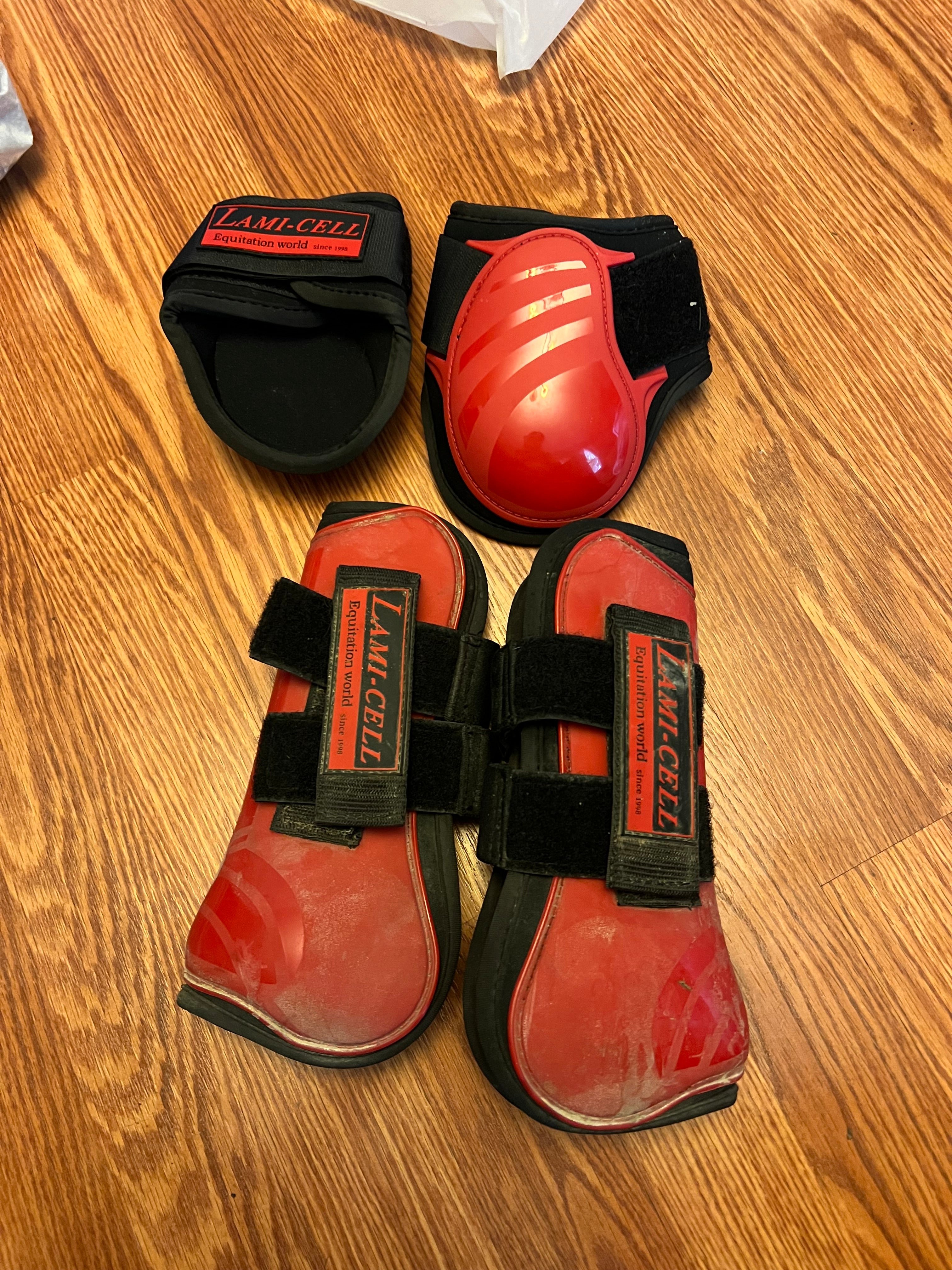 Lami-cell open front Horse red set