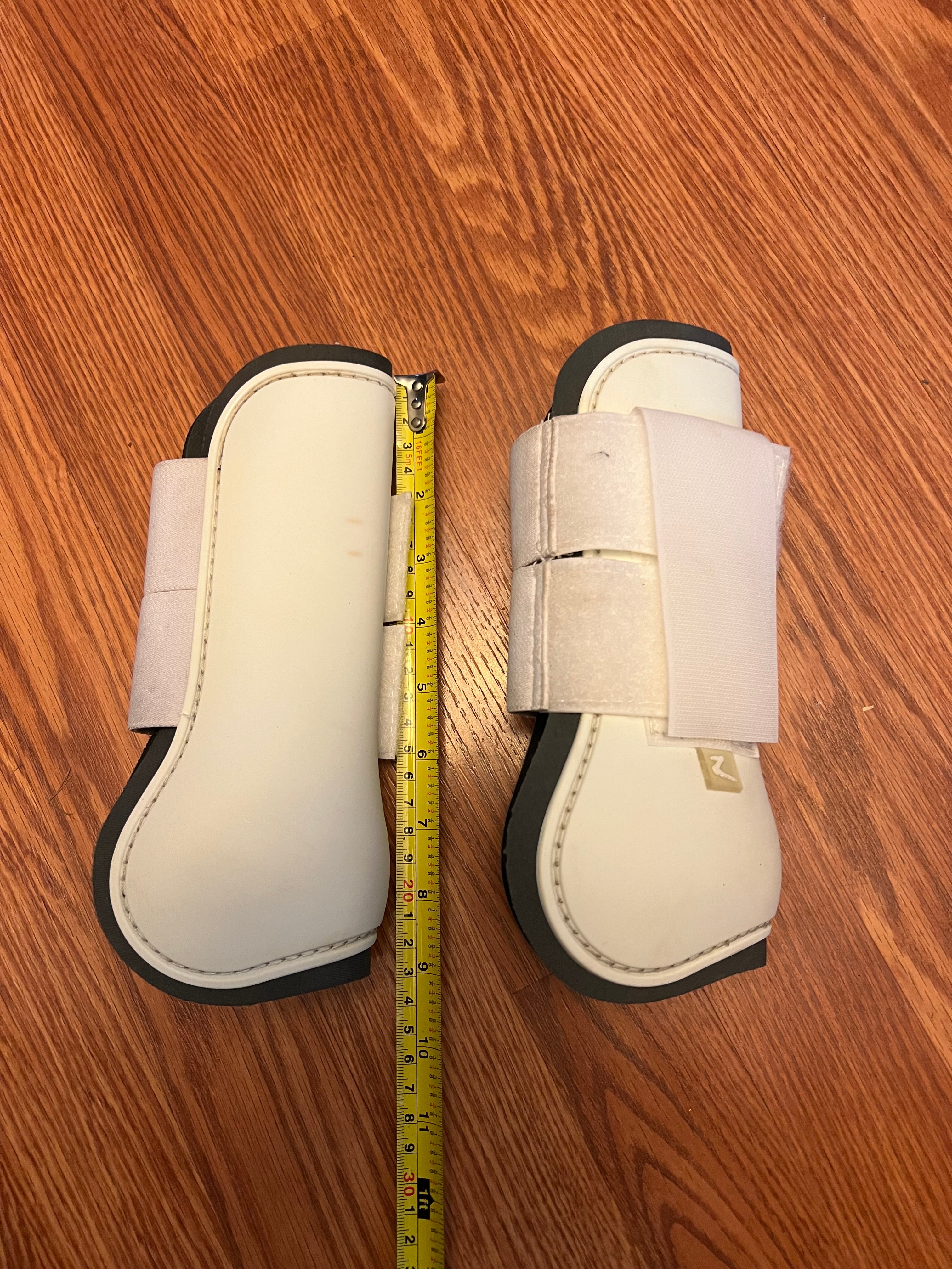 Horze open front cob white pair