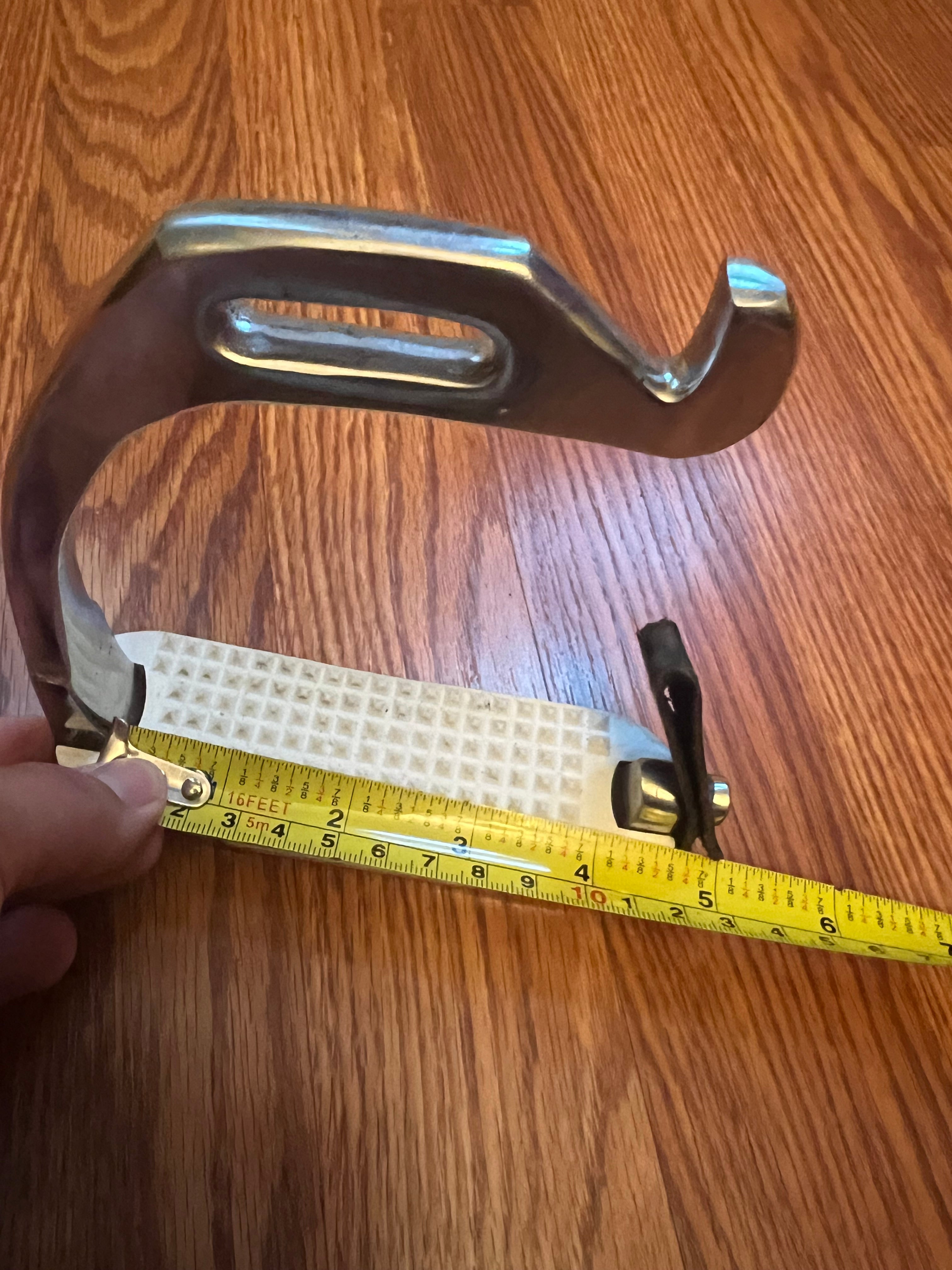 4 1/4" safety peacock stirrups