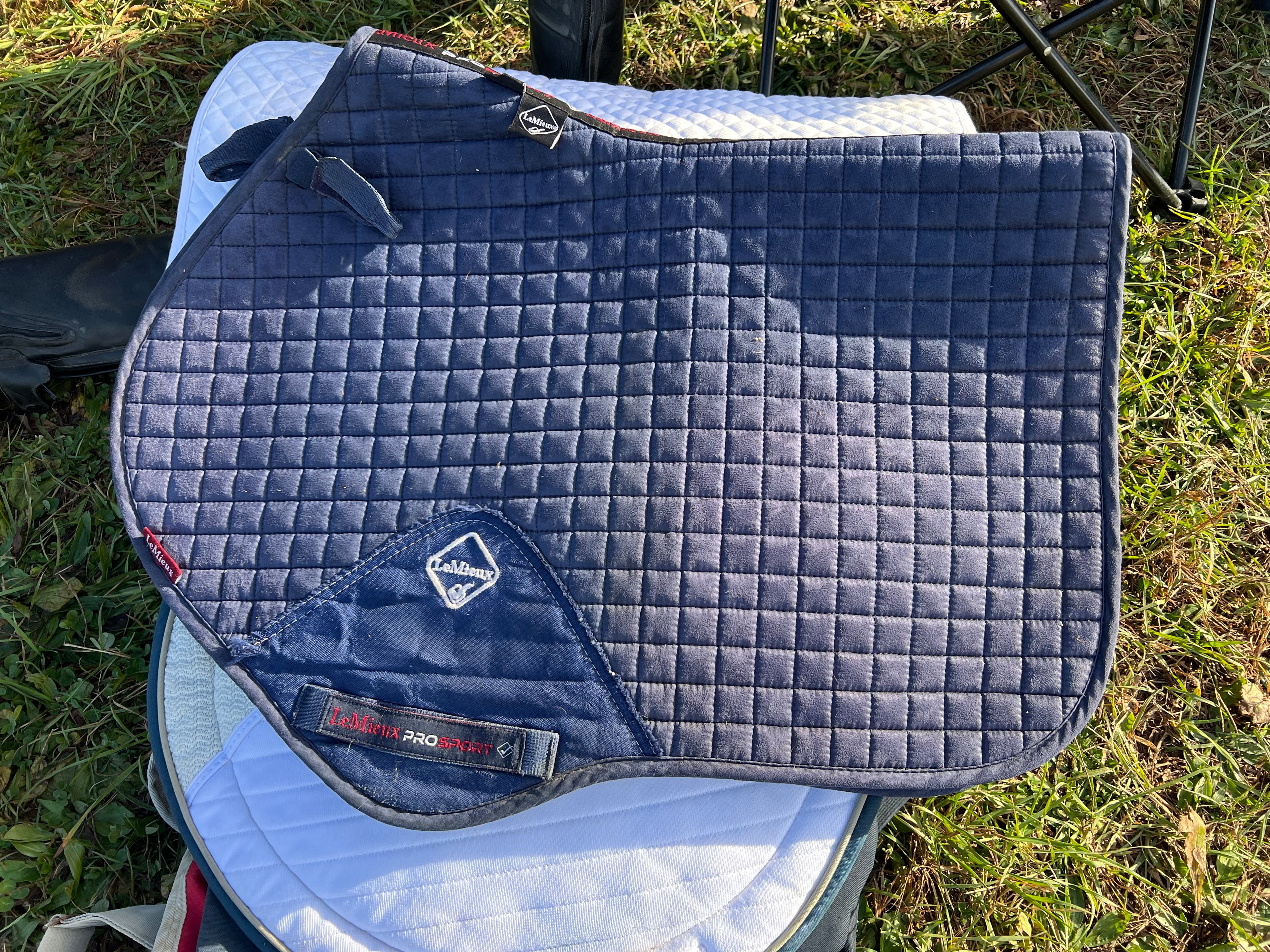 Lemieux Close contact Navy pad