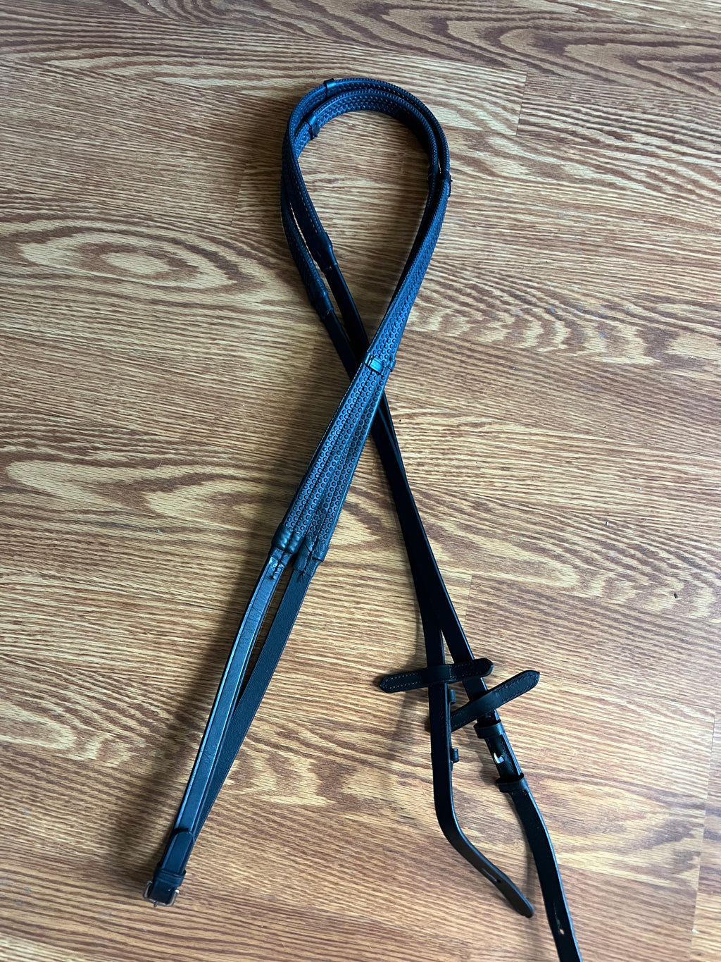 Black 54" Rubber reins with hand stops